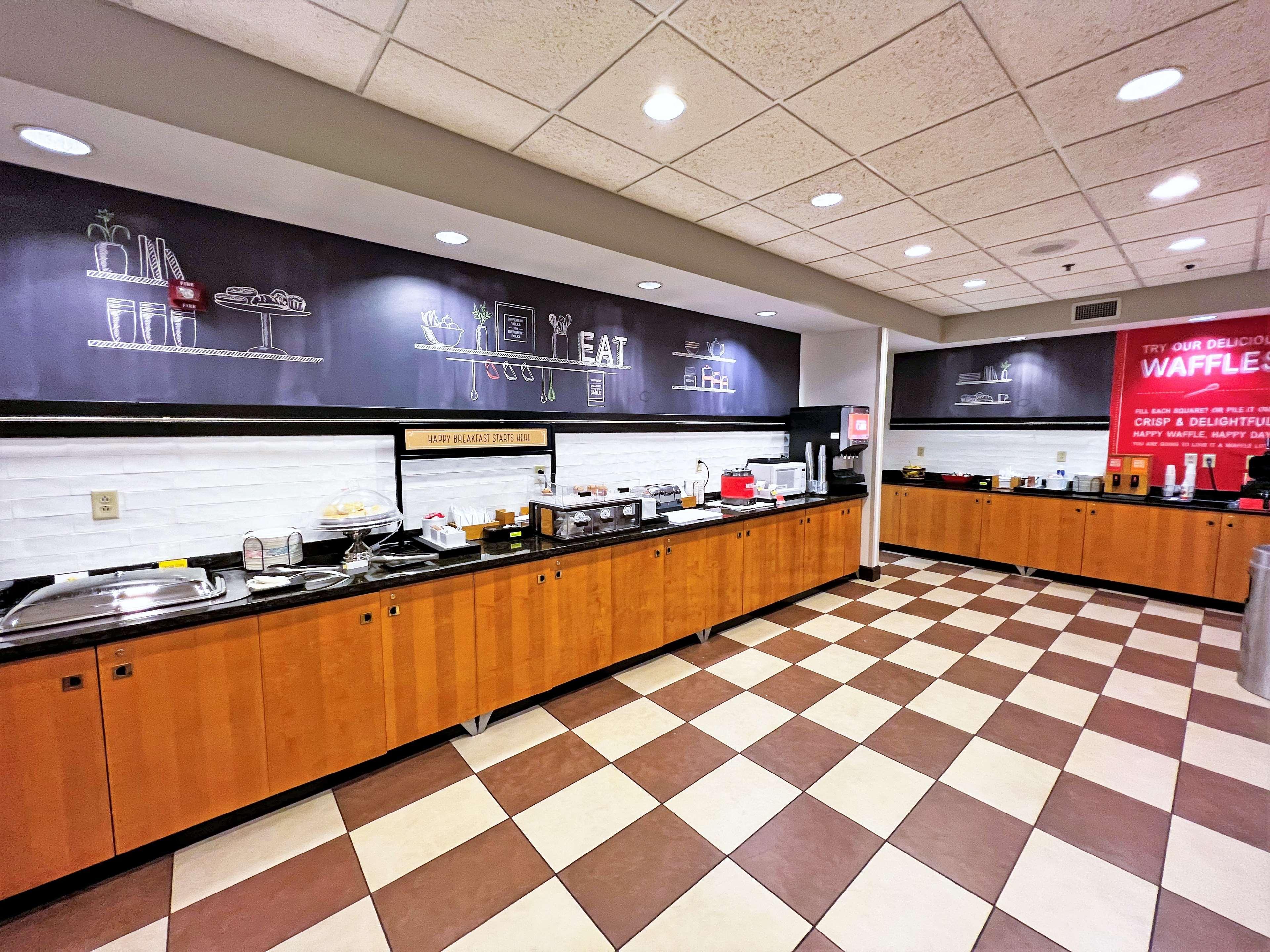 Hampton Inn Норфолк Экстерьер фото