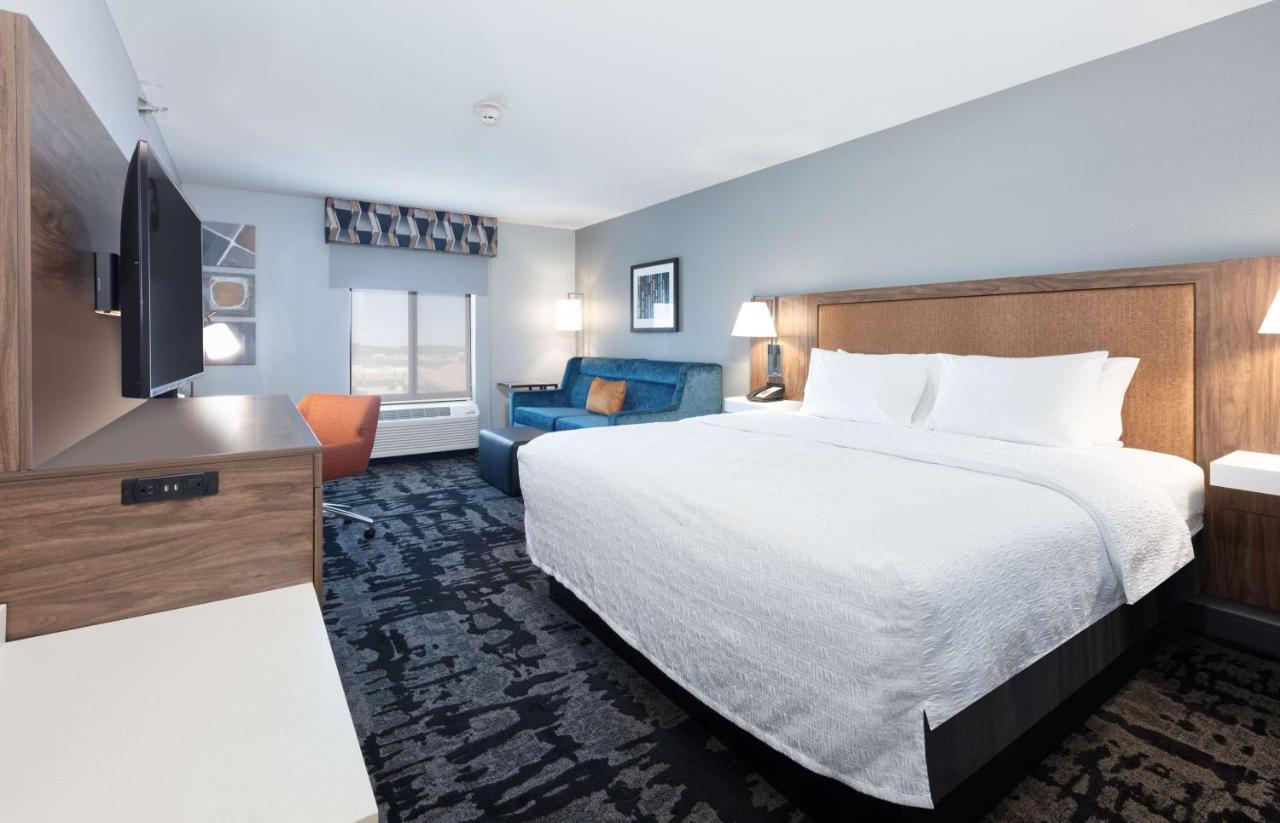 Hampton Inn Норфолк Экстерьер фото