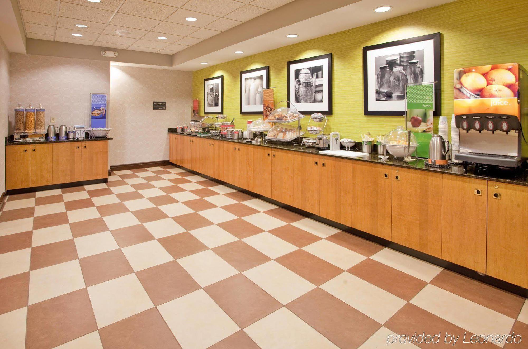 Hampton Inn Норфолк Экстерьер фото